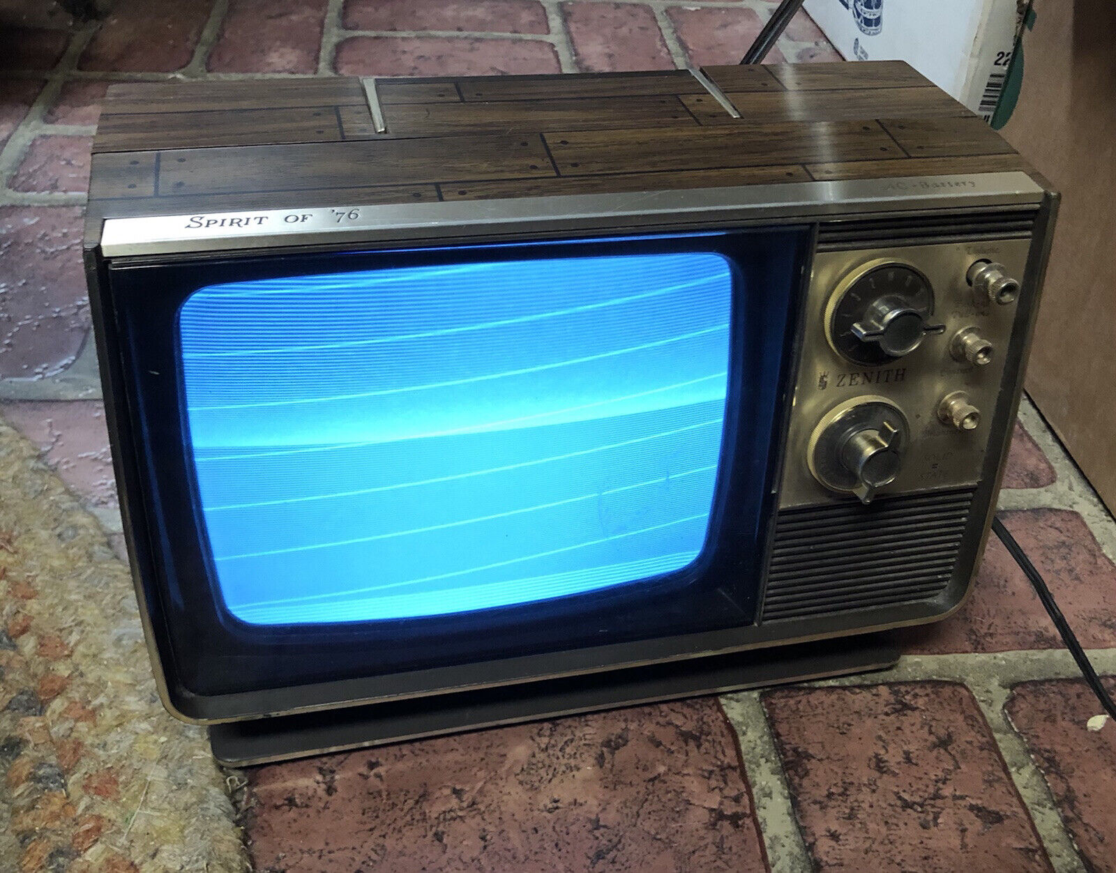 1970s ZENITH television Spirit Of 76 ￼side Graphics Minutemen Cool LQQK Works ￼